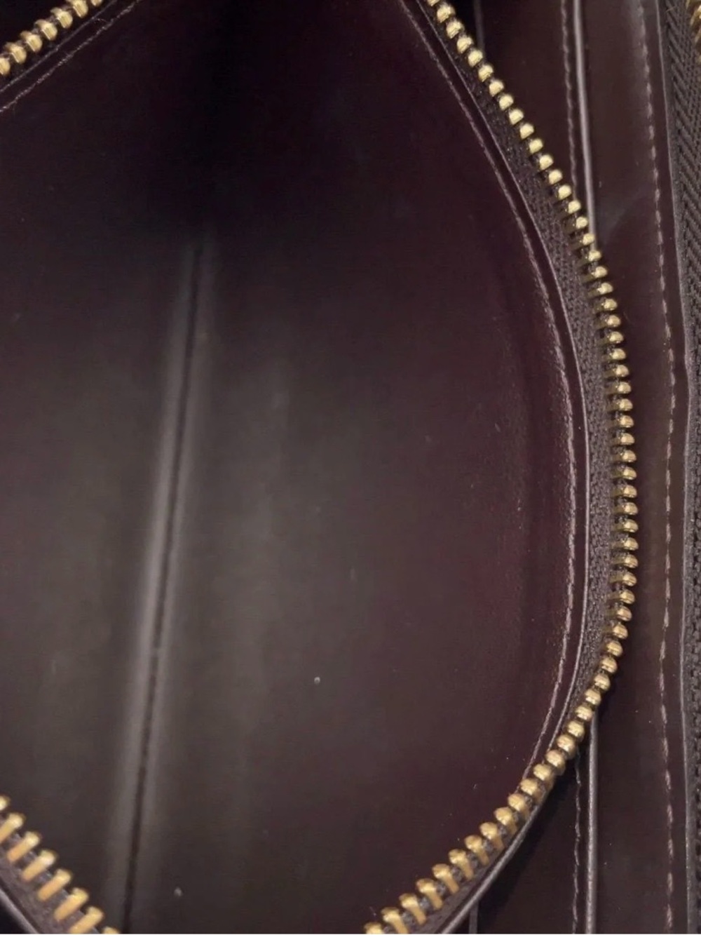 Louis Vuitton Amarante Monogram
Vernis Zippy Wallet - Picture 7 of 11